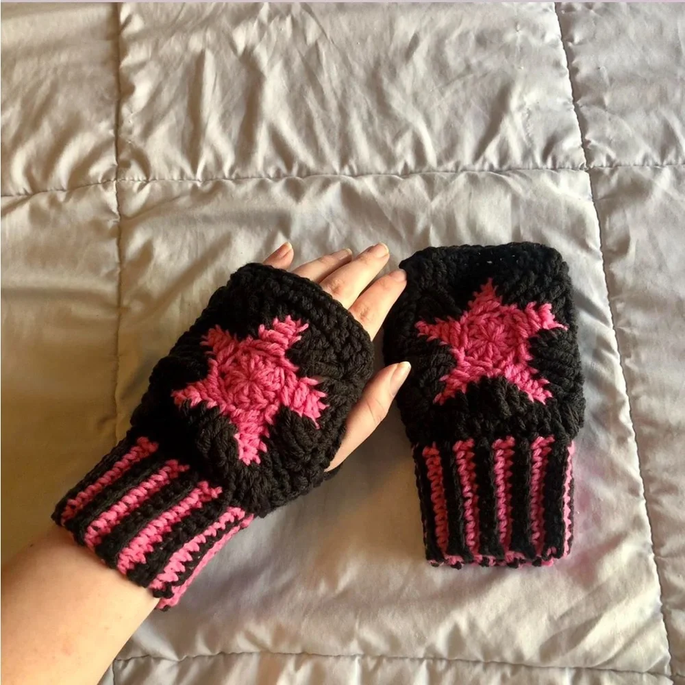 crochet black and pink star fingerless gloves/handwarmers